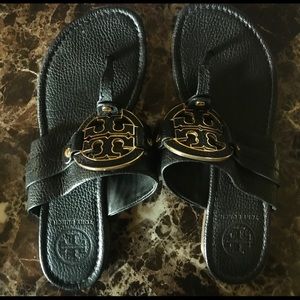 Tory Burch “amanda” flip flops black and gold